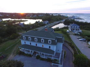 Payne's Harbor View Inn